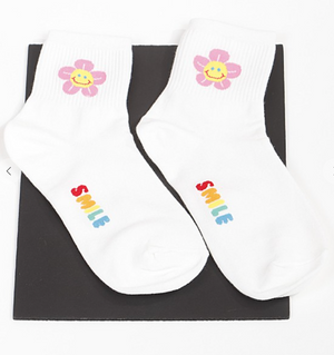 
            
                Load image into Gallery viewer, Flower Smile Crew Socks - Pink
            
        